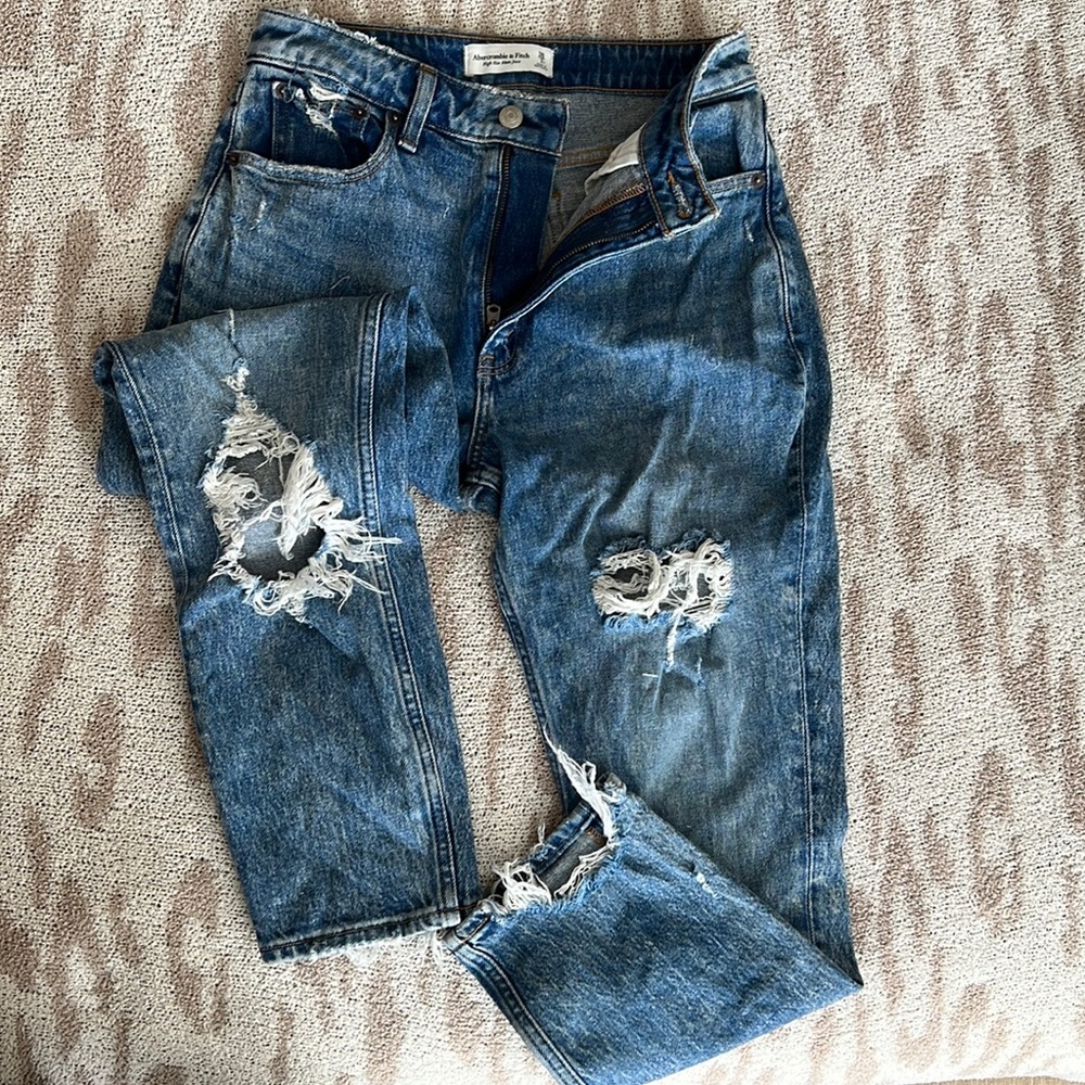 Abercrombie & Fitch high rise mom Jean